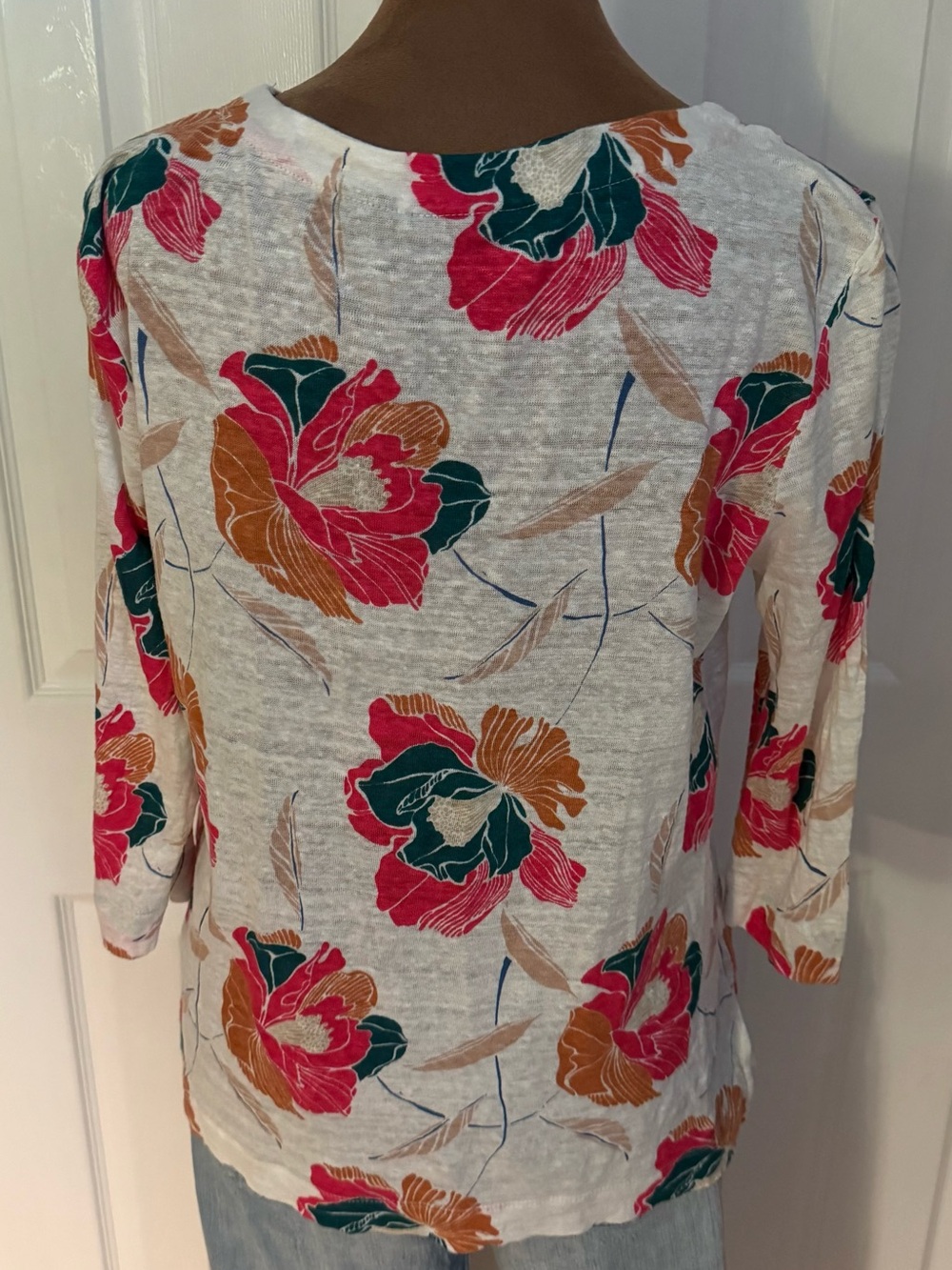 Tahari 100% Linen Cream 3/4 Sleeve Floral Tee with Pink, Teal & Mustard Blooms - Picture 2 of 3